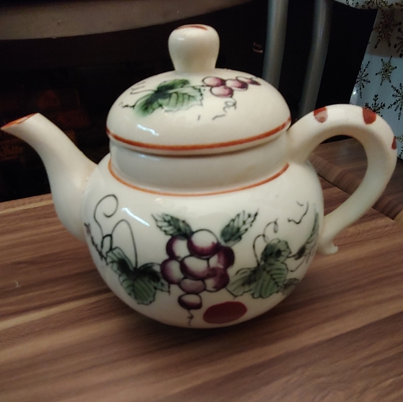 NASCO TEA POT w/grapes - Picture 1 of 5